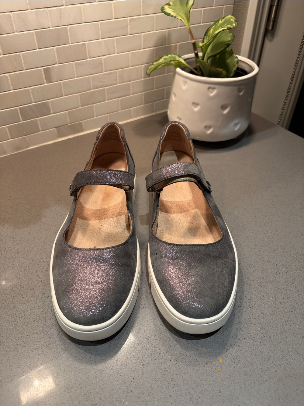 Vionic Women's Uptown Gray Sparkle Mary Jane Slip-On Shoes size 8